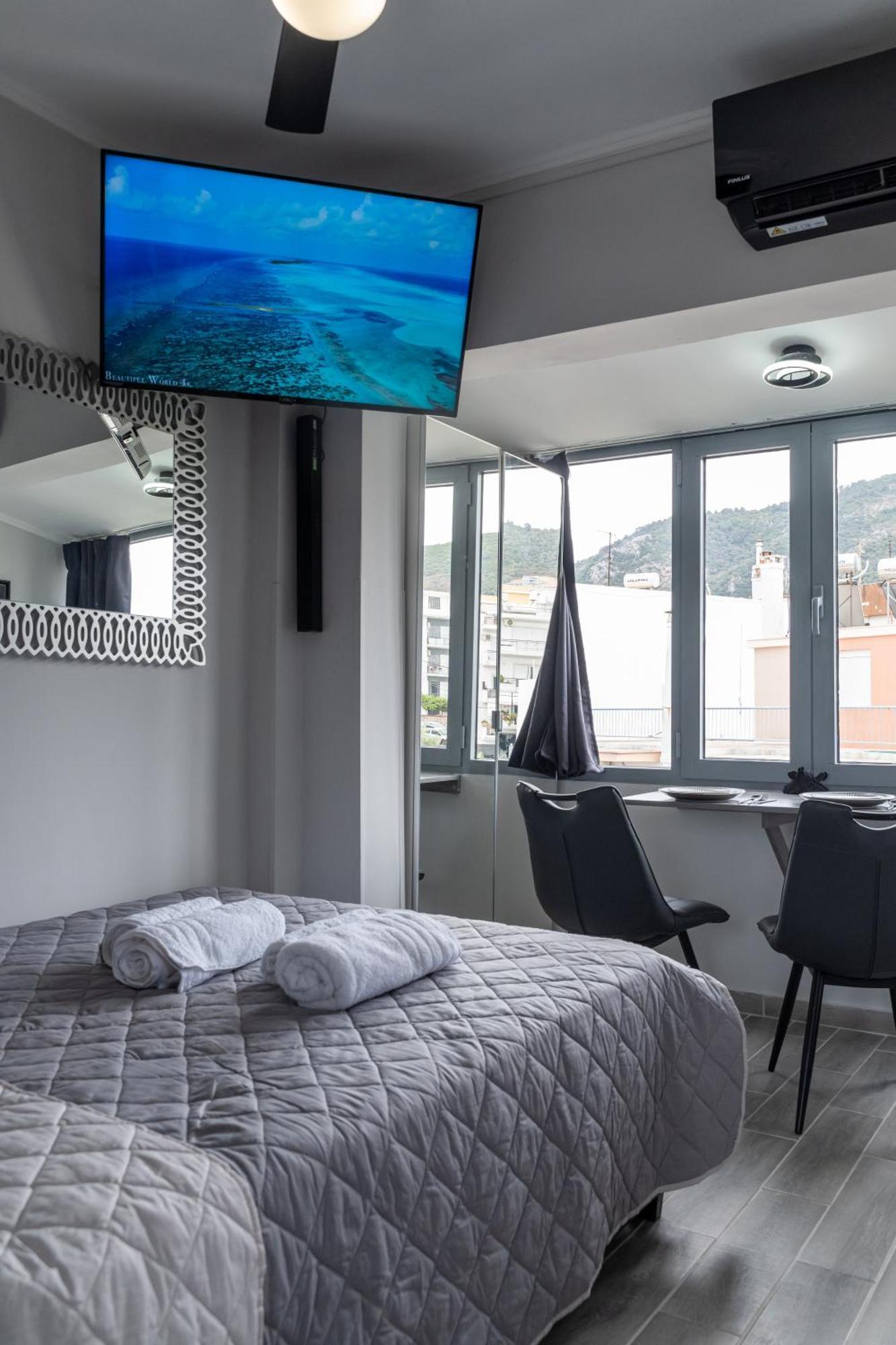 Loft Life Studio, With 360 View Of Mytilene 아파트 외부 사진